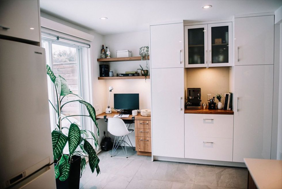 Cuisine avec coin d'ordinateur